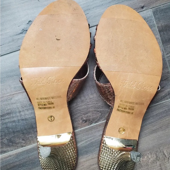 Size 7 bronze heels - Picture 3 of 3